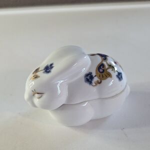 Vintage Elizabeth Arden Chinoiserie Collection porcelain Rabbit Trinket Box